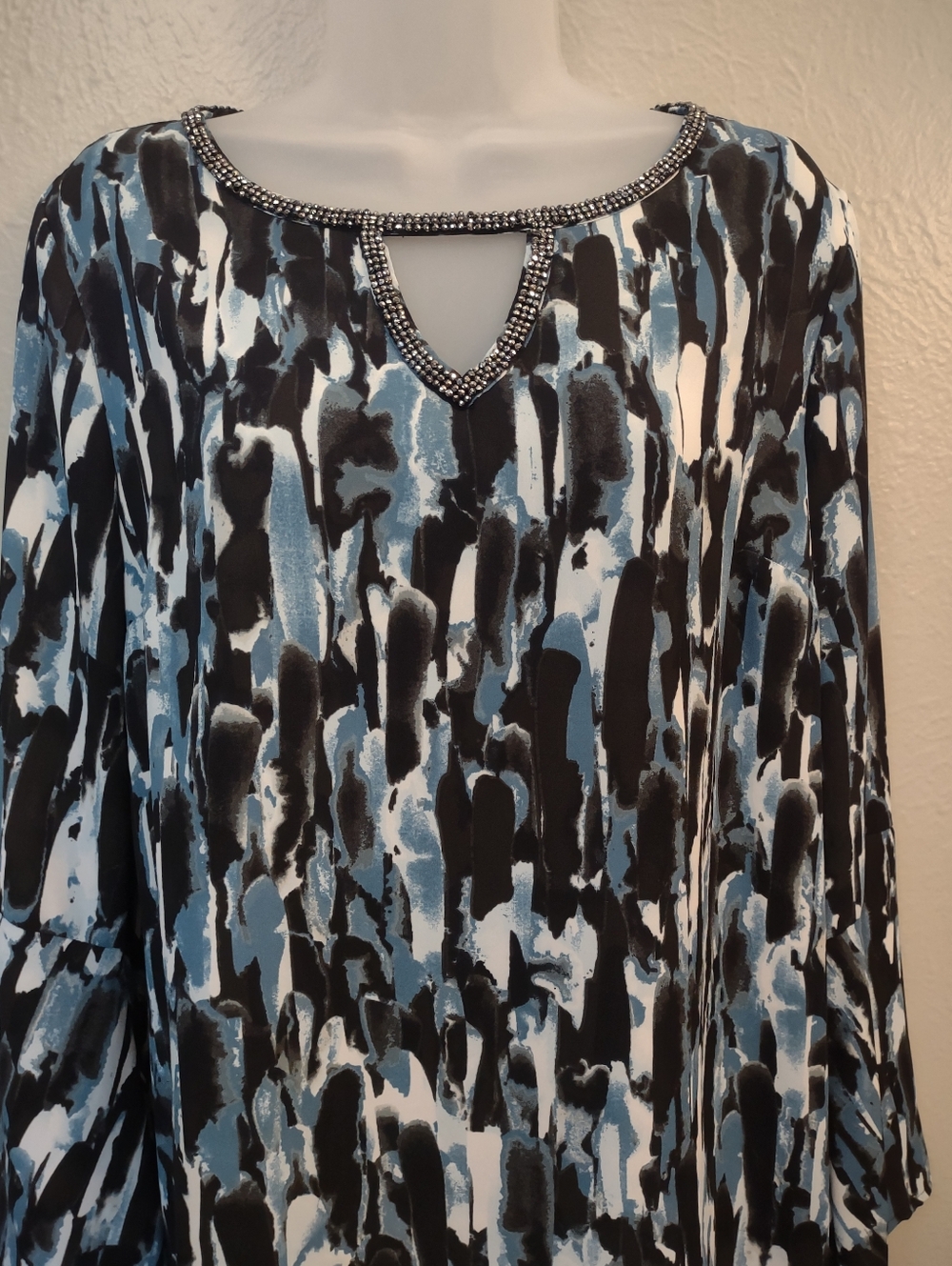 Juicy Couture Blue Abstract Print Rhinestone Keyhole Bell Sleeve Blouse Large - Picture 5 of 13